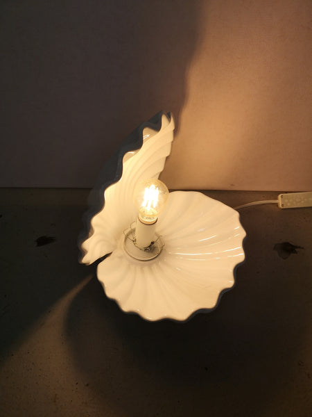 Schelpen Lamp Met Nieuwe Vintage Gloeilamp - RELIVING