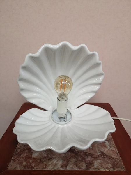 Schelpen Lamp Met Nieuwe Vintage Gloeilamp - RELIVING