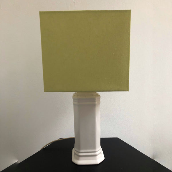 Witte lamp met groene kap - RELIVING