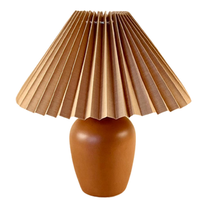 Bruine Keramieken Lamp Met Beige Plisse Kap