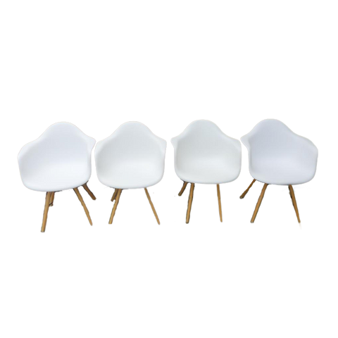 Mooie Set Van 4 Witte Kuip Stoelen